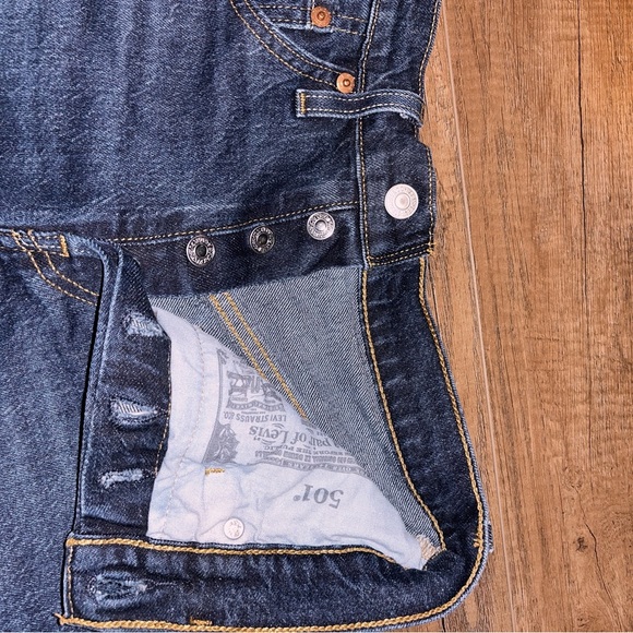 Levi’s 501 Shorts - Picture 3 of 4